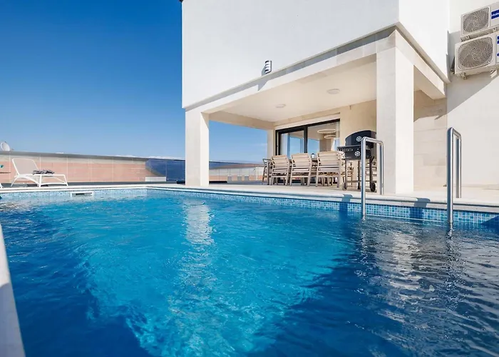 펜션 House With A Swimming Pool Vrbnik, Krk - 24526 비르브닉