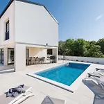 House With A Swimming Pool Vrbnik, Krk - 24526 * فربنيك